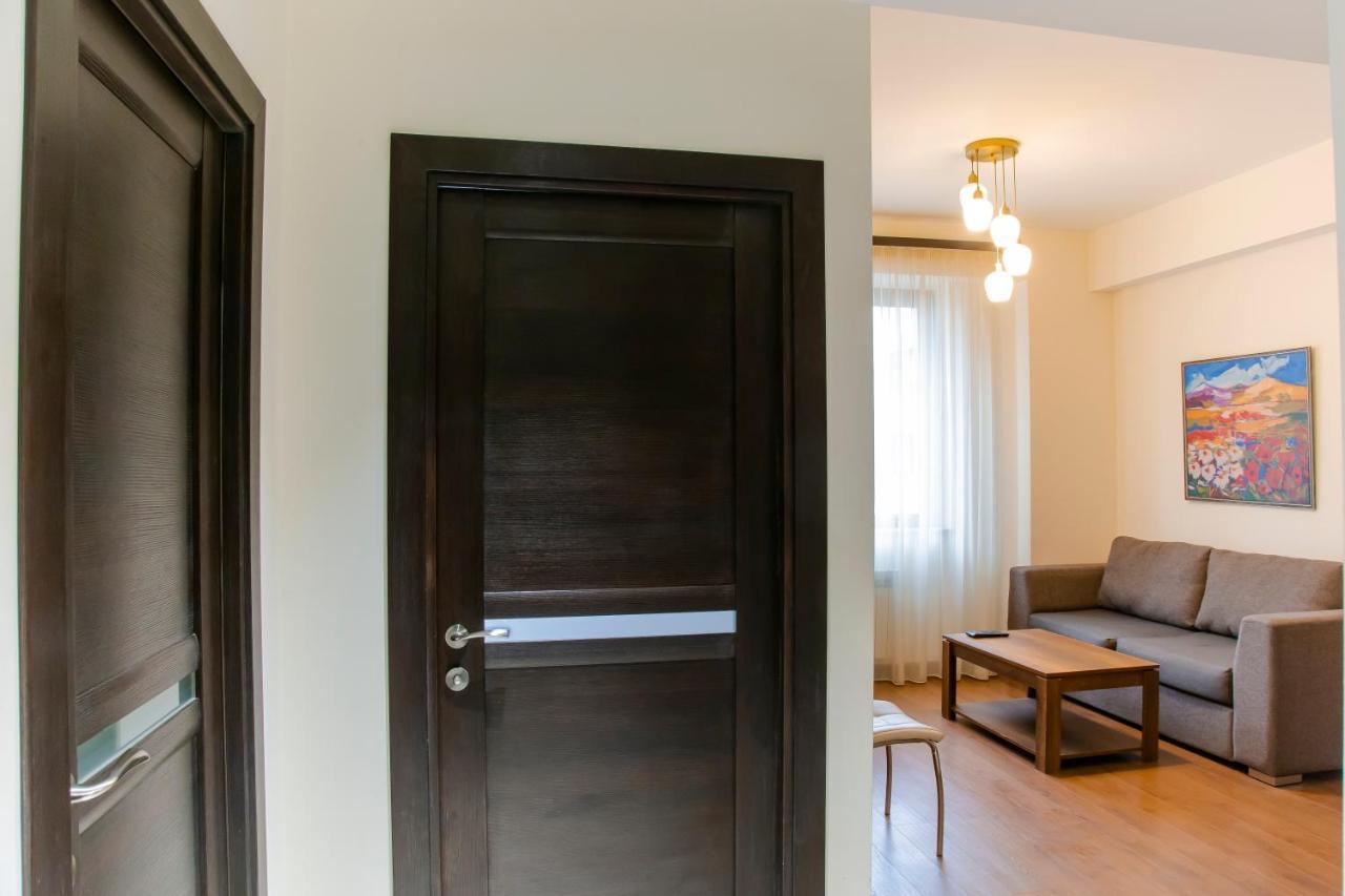 D&H Group Apartment Yerevan Luaran gambar