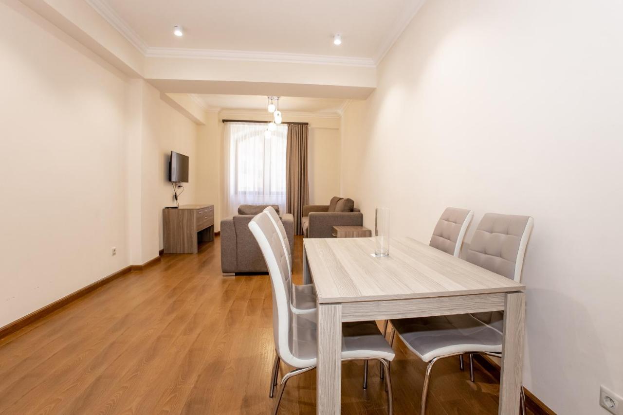 D&H Group Apartment Yerevan Luaran gambar